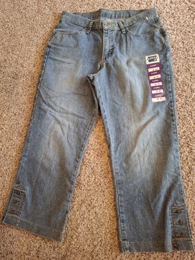 Women’s Light Blue Denim Crop Jeans with Button Cuff